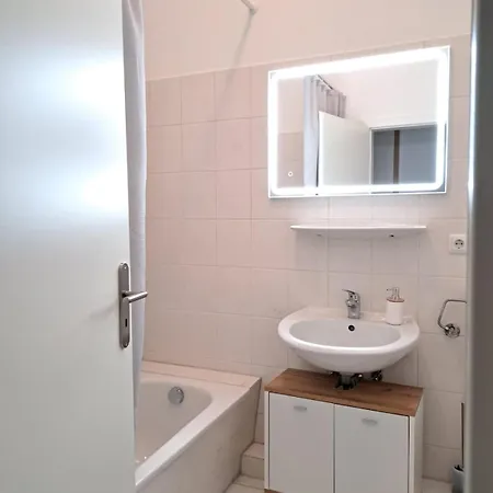 Apartment Livora Vincent - Art Design Mit Balkon *